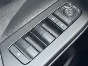 Toyota C hr (2024) thumbnail 17
