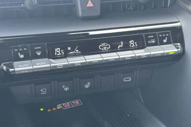 Toyota C hr (2024) thumbnail 25