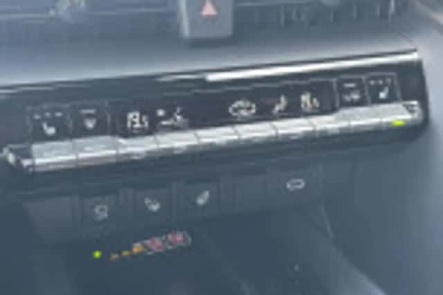 Toyota C hr (2024) thumbnail 54