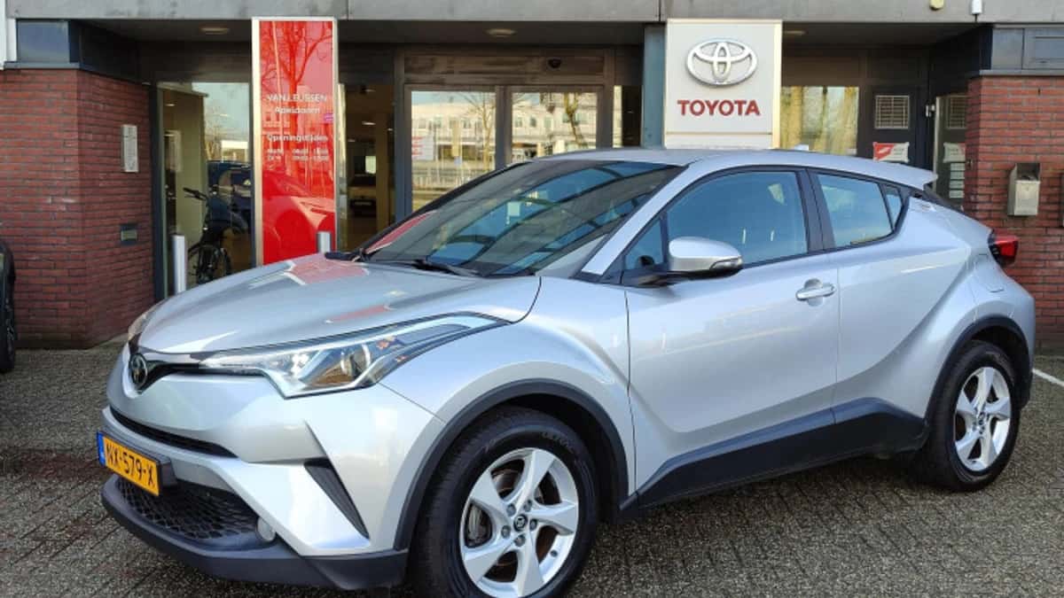 Toyota C hr (2017) — foto 1