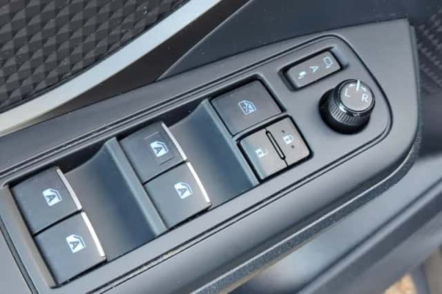 Toyota C hr (2017) thumbnail 15