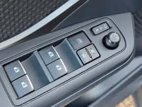 Toyota C hr (2017) thumbnail 15