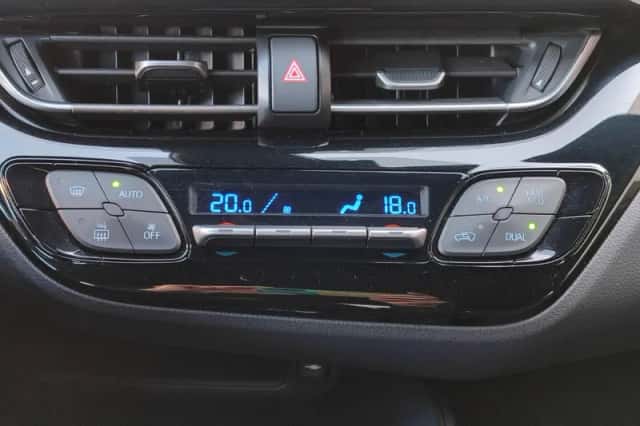 Toyota C hr (2017) thumbnail 26