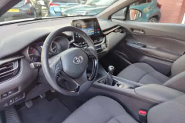 Toyota C hr (2017) thumbnail 4