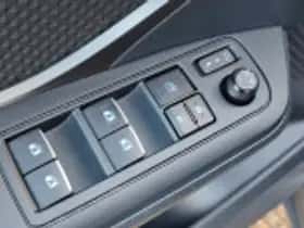 Toyota C hr (2017) thumbnail 46
