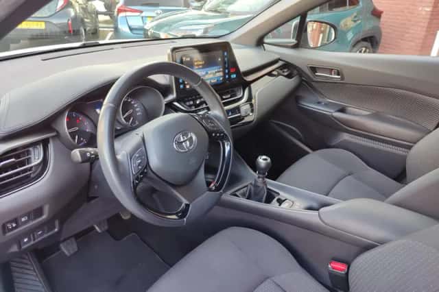Toyota C hr (2017) thumbnail 10