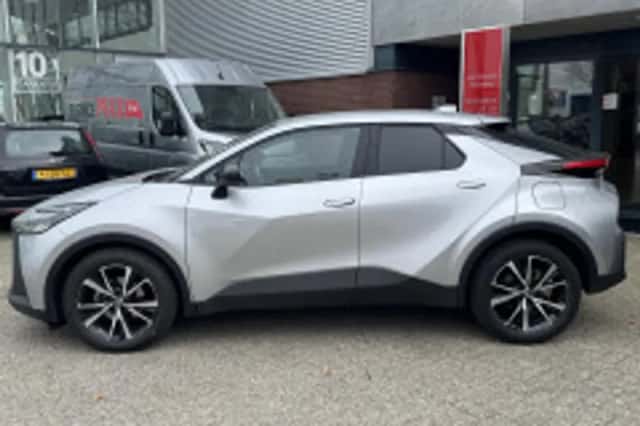 Toyota C hr (2025) thumbnail 5