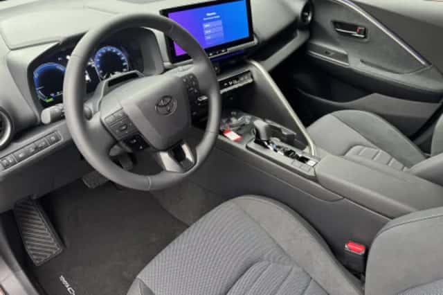 Toyota C hr (2026) thumbnail 2