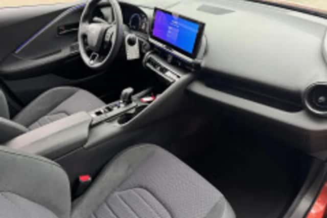 Toyota C hr (2026) thumbnail 4