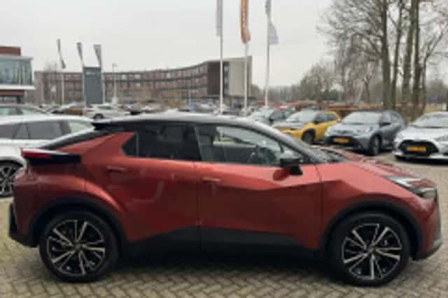 Toyota C hr (2026) thumbnail 6