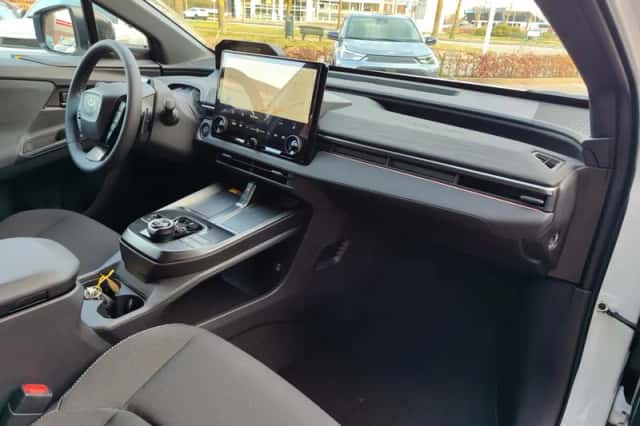 Toyota C hr (2026) thumbnail 10
