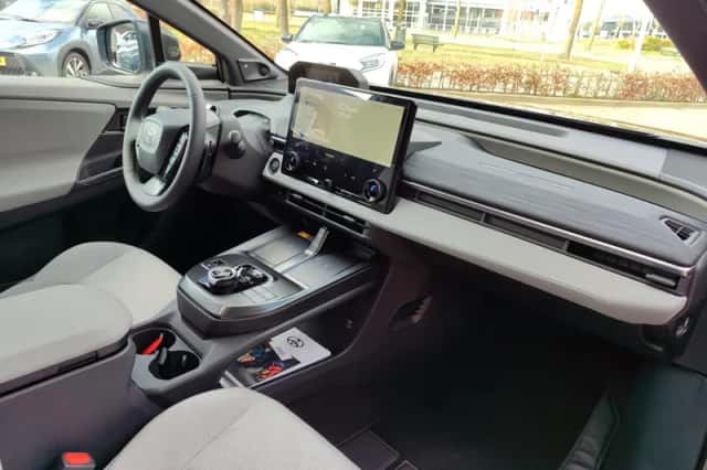 Toyota C hr (2026) thumbnail 8