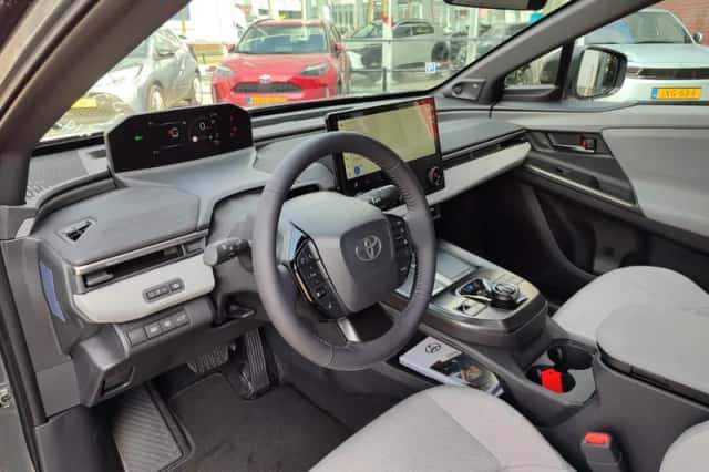 Toyota C hr (2026) thumbnail 10