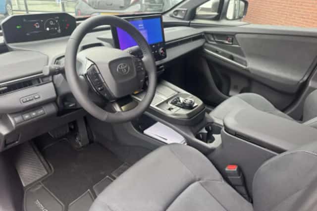 Toyota C hr (2026) thumbnail 2