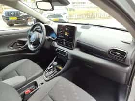 Toyota Yaris (2025) thumbnail 2