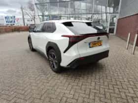 Toyota bZ4X (2024) thumbnail 3