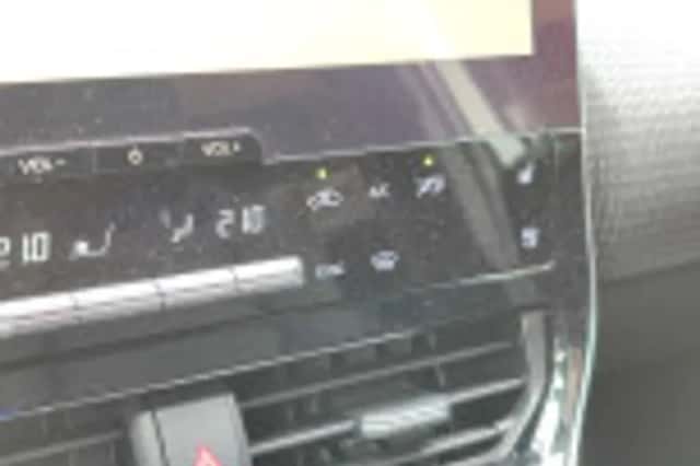 Toyota bZ4X (2024) thumbnail 73