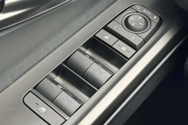 Toyota C hr (2026) thumbnail 11