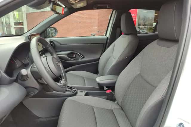 Toyota Yaris Cross (2025) thumbnail 14