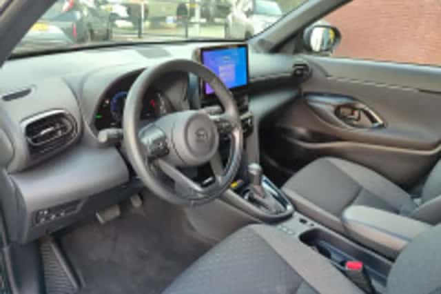 Toyota Yaris Cross (2024) thumbnail 4