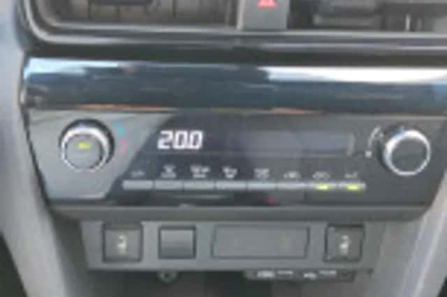 Toyota Yaris Cross (2024) thumbnail 37
