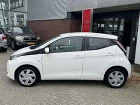 Toyota Aygo (2017) thumbnail 11
