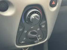 Toyota Aygo (2017) thumbnail 23