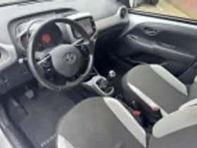 Toyota Aygo (2017) thumbnail 33