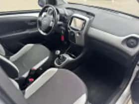Toyota Aygo (2017) thumbnail 35