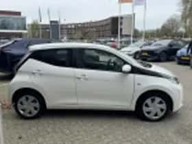 Toyota Aygo (2017) thumbnail 37