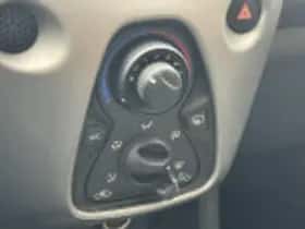 Toyota Aygo (2017) thumbnail 48