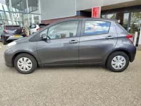 Toyota Yaris (2014) thumbnail 11