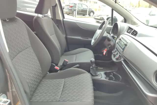 Toyota Yaris (2014) thumbnail 14