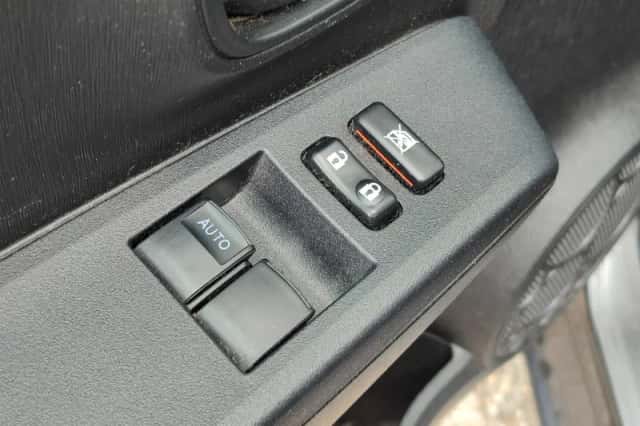 Toyota Yaris (2014) thumbnail 16