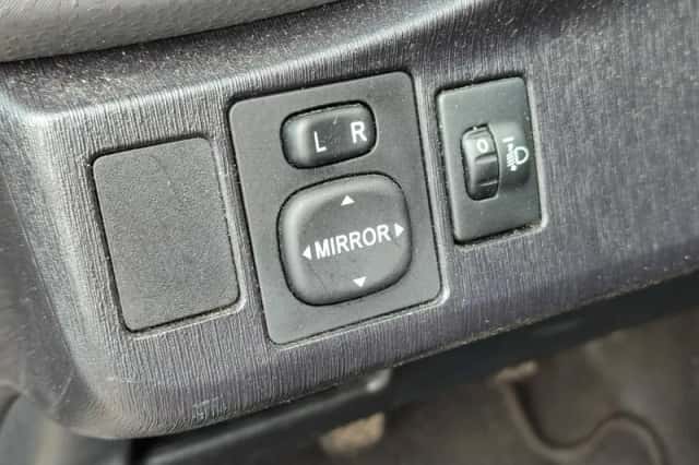 Toyota Yaris (2014) thumbnail 17