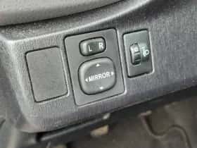 Toyota Yaris (2014) thumbnail 17