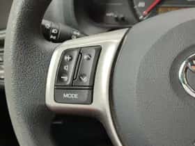 Toyota Yaris (2014) thumbnail 19