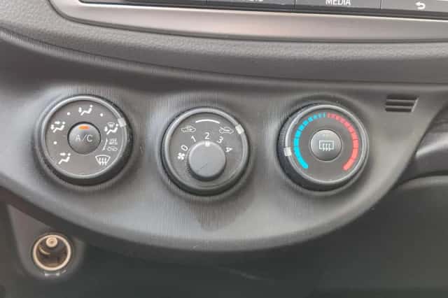 Toyota Yaris (2014) thumbnail 21