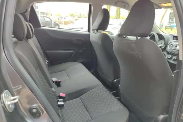Toyota Yaris (2014) thumbnail 23