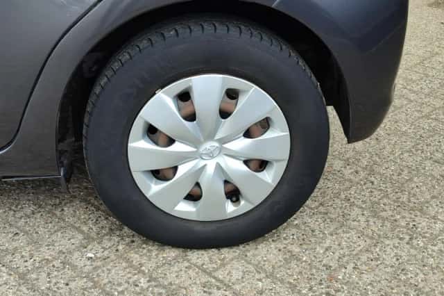Toyota Yaris (2014) thumbnail 25