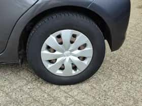 Toyota Yaris (2014) thumbnail 25