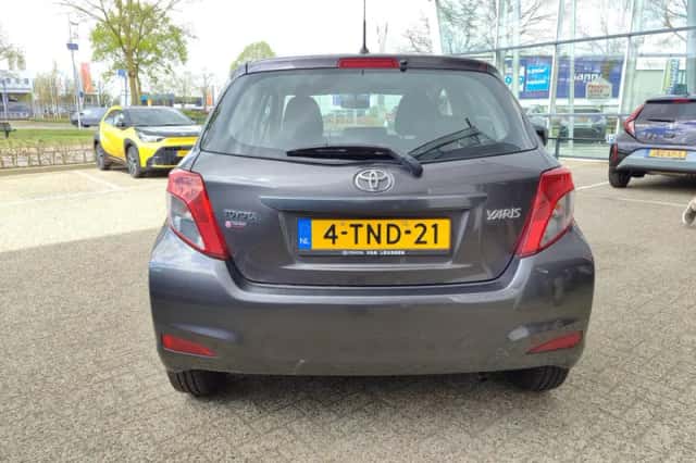 Toyota Yaris (2014) thumbnail 27
