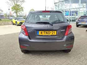 Toyota Yaris (2014) thumbnail 27