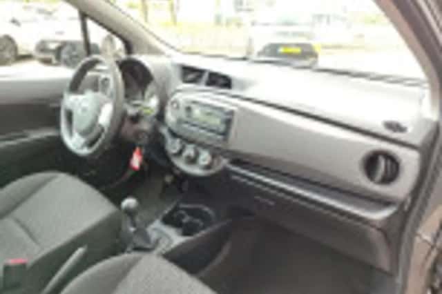 Toyota Yaris (2014) thumbnail 30
