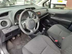 Toyota Yaris (2014) thumbnail 4