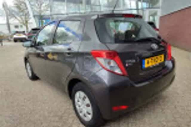 Toyota Yaris (2014) thumbnail 31