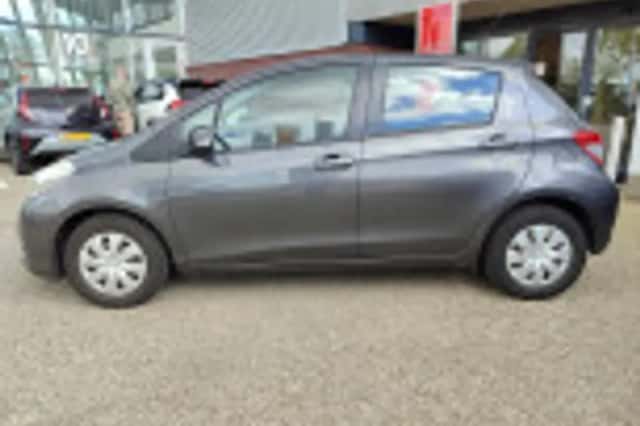 Toyota Yaris (2014) thumbnail 33