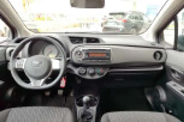 Toyota Yaris (2014) thumbnail 35