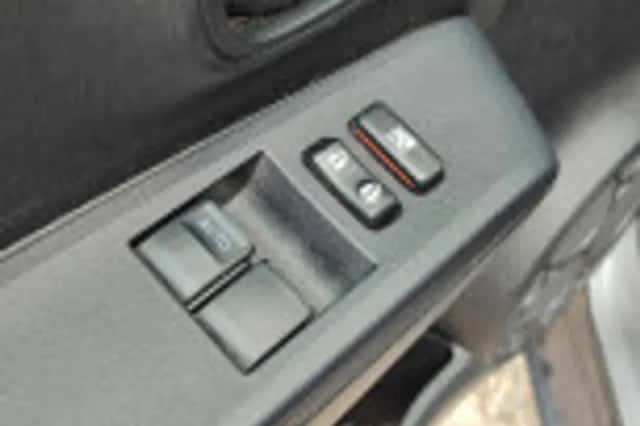 Toyota Yaris (2014) thumbnail 38