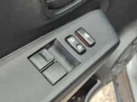 Toyota Yaris (2014) thumbnail 38